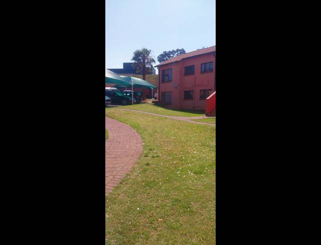 2 BEDROOM TOWNHOUSE FOR SALE IN MONDEOR